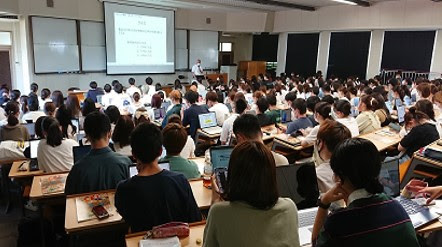 兵庫県立大学環境人間学部の新入生200人に特別講義をしました。